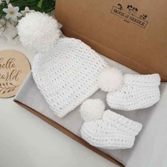 Baby pom pom hat and booties white