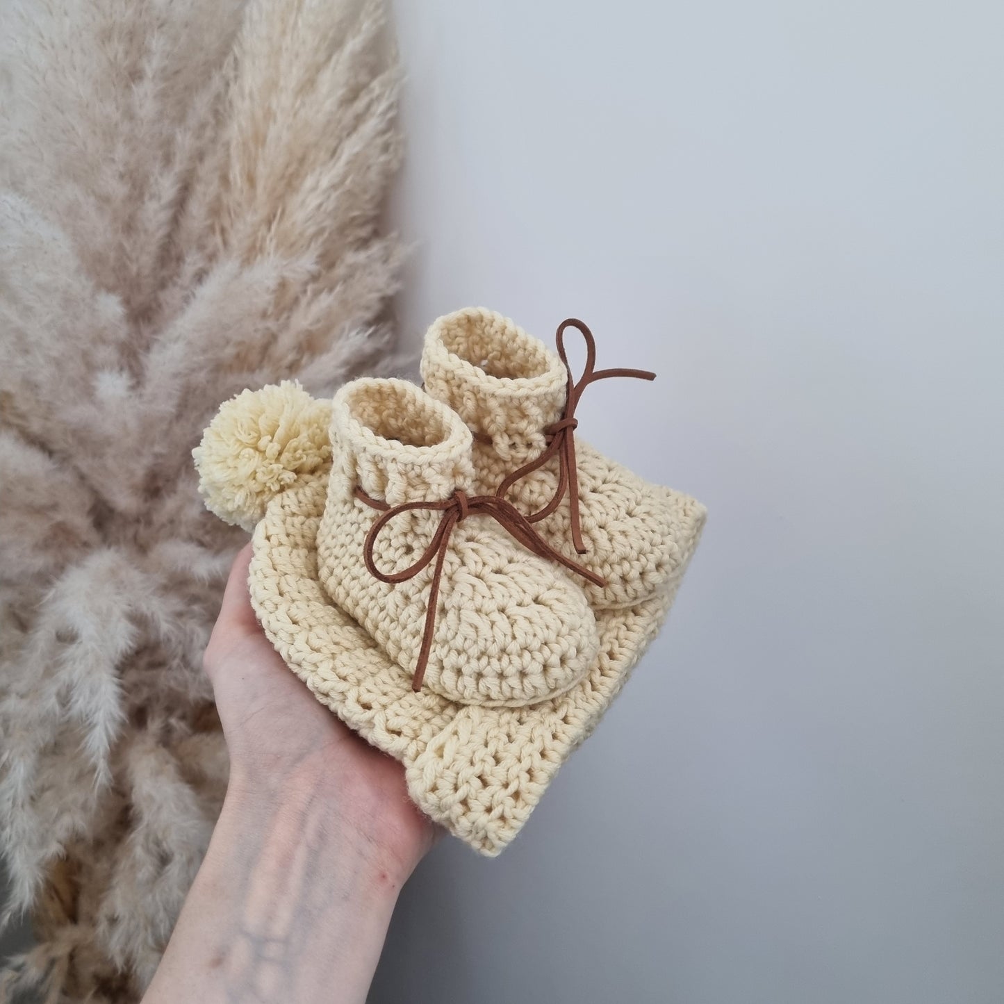 Merino wool hat & booties (Custard)