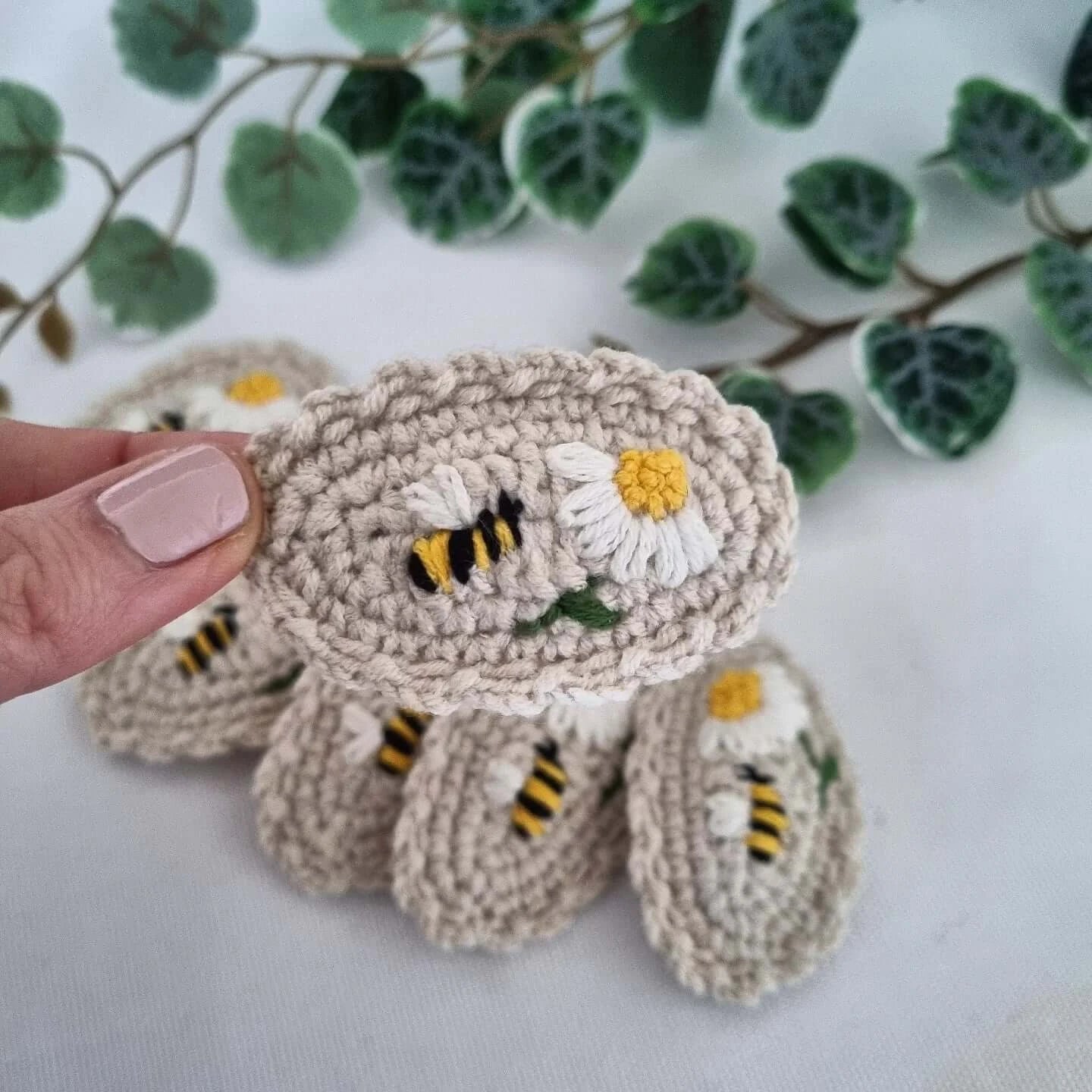 Handmade crochet hair clip - Summer bee 🐝