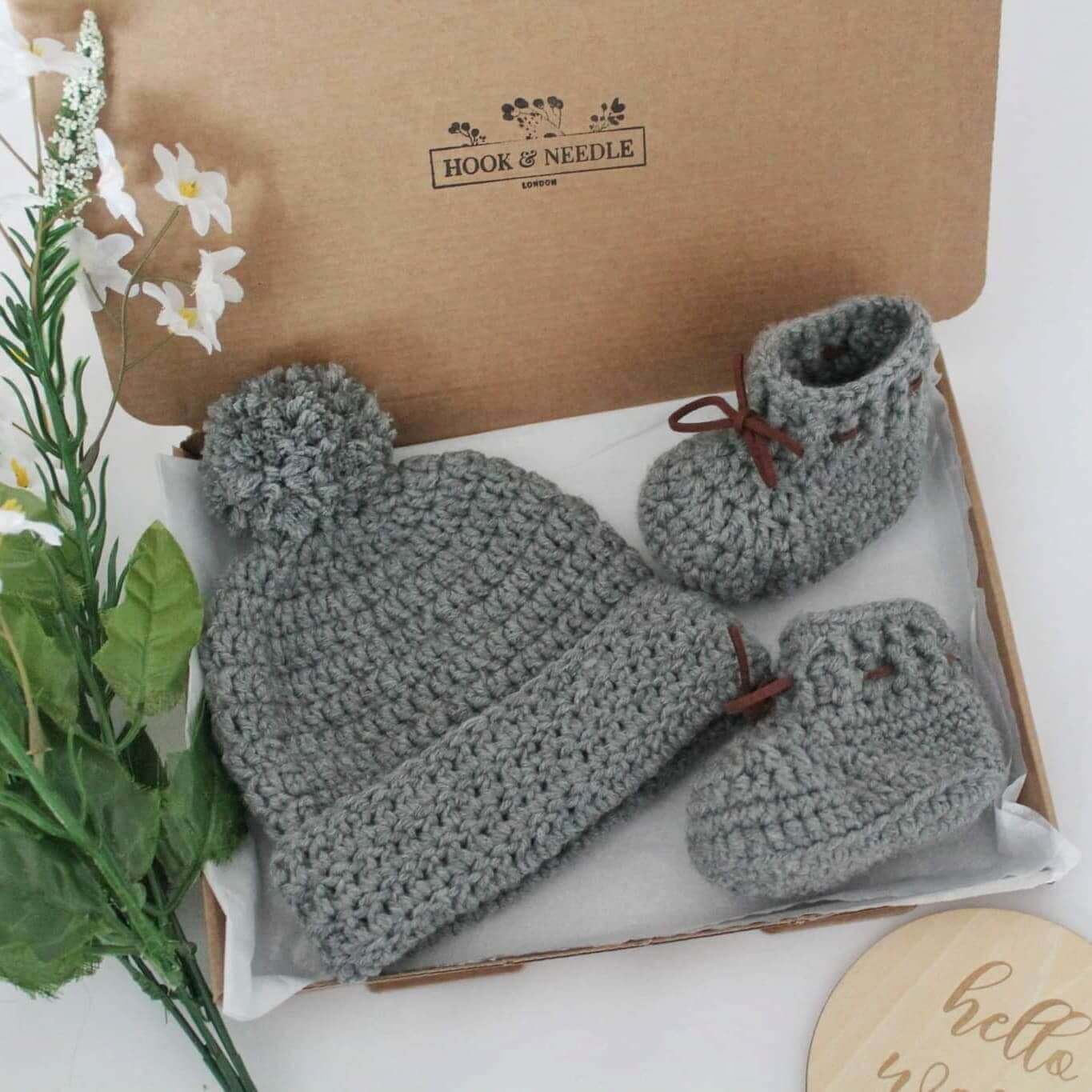 Merino Wool baby booties and hat (Grey)