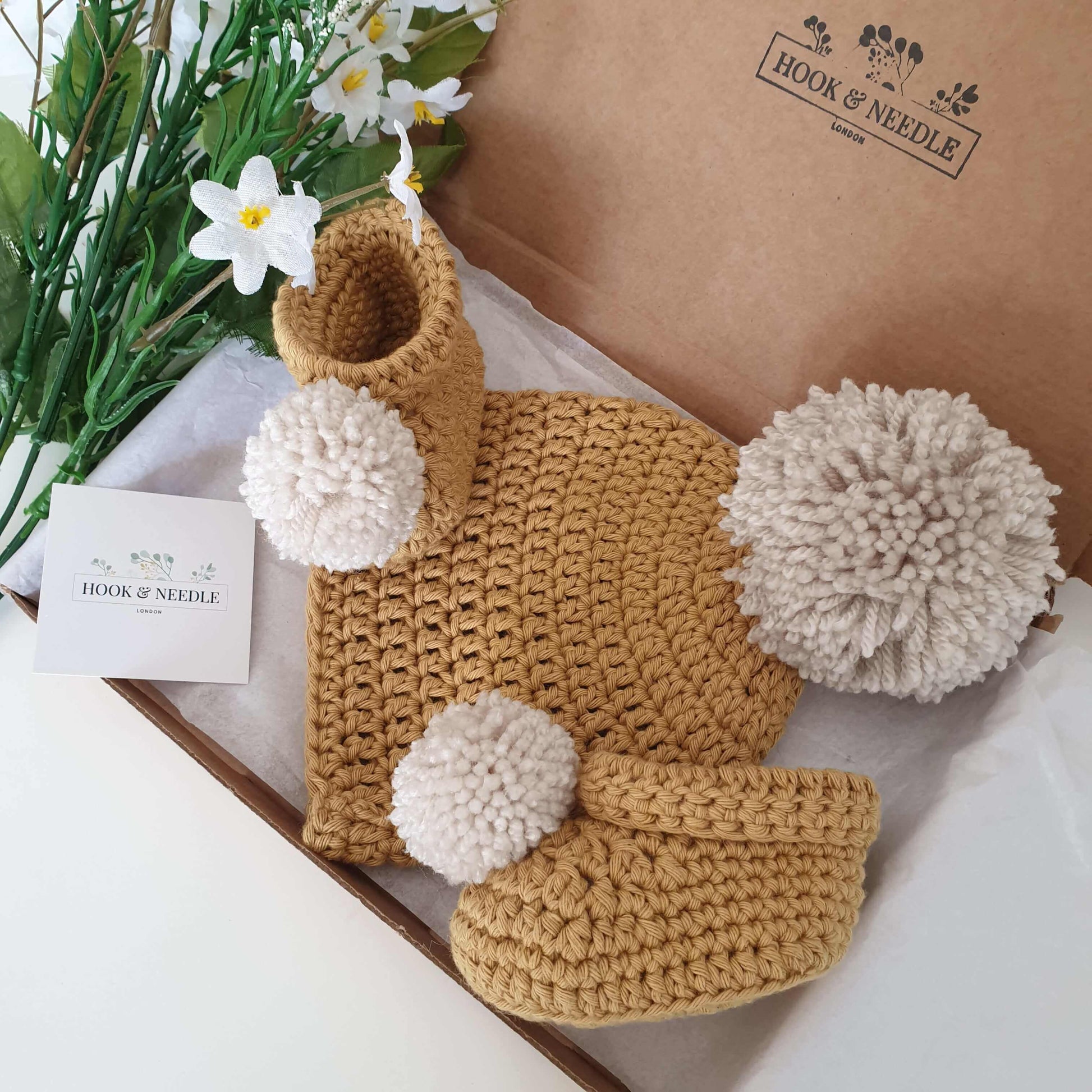 Baby hat and booties mustard 