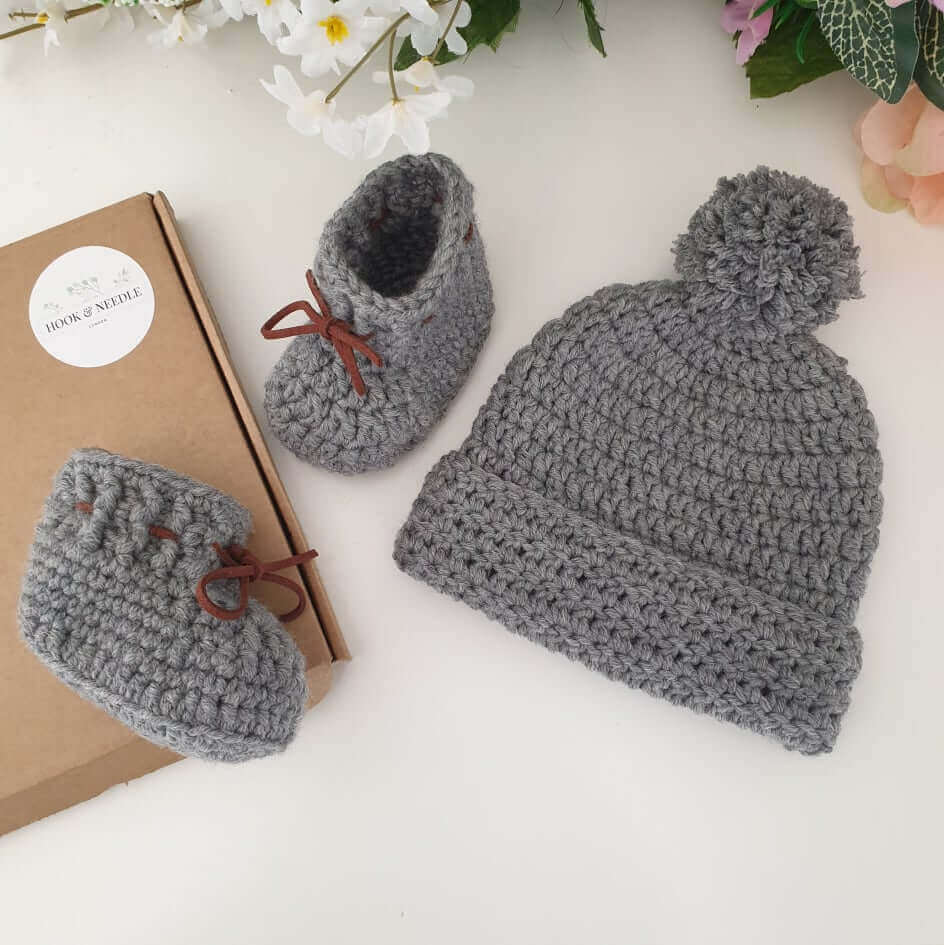 Merino Wool baby booties and hat (Grey)