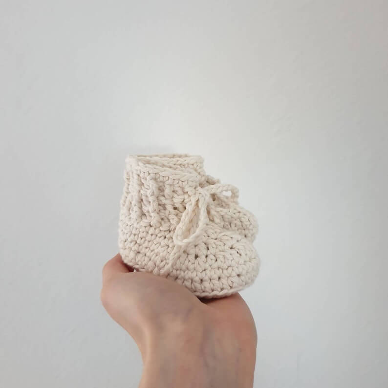 Cotton Baby hat and lace booties (cream)