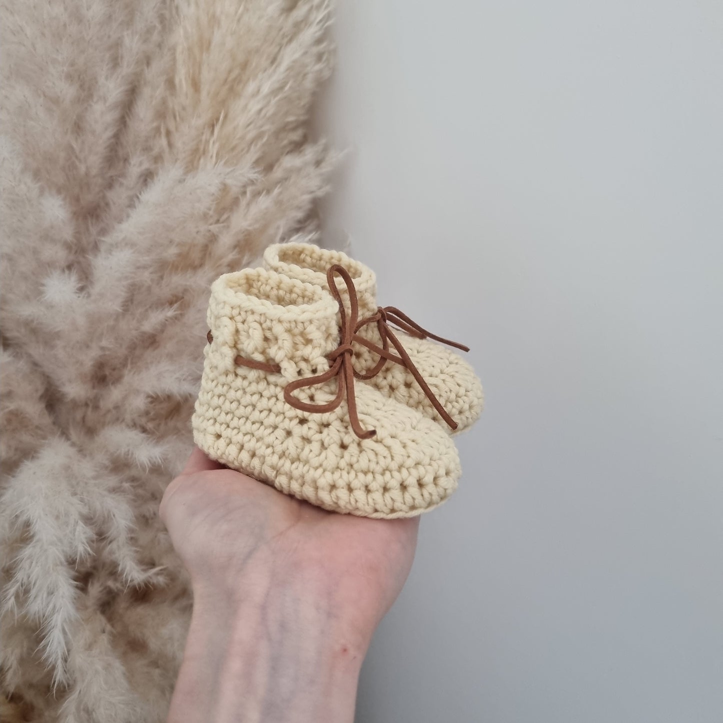 Merino wool hat & booties (Custard)