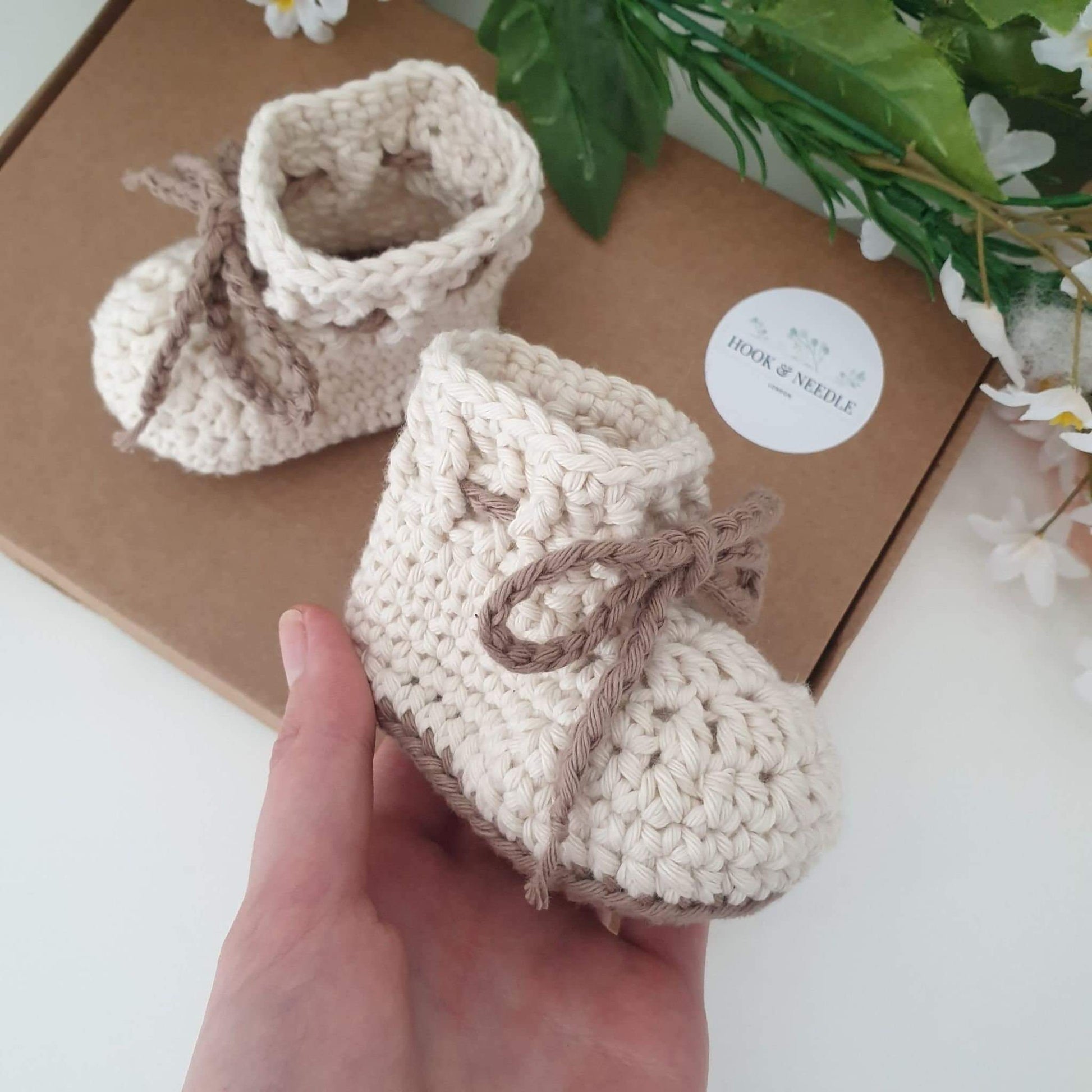 Cotton baby bow booties in cream and brown image