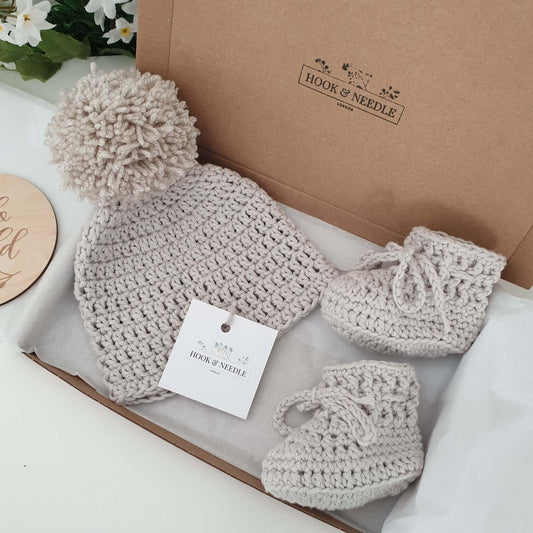 Cotton baby bow booties and hat oatmeal image